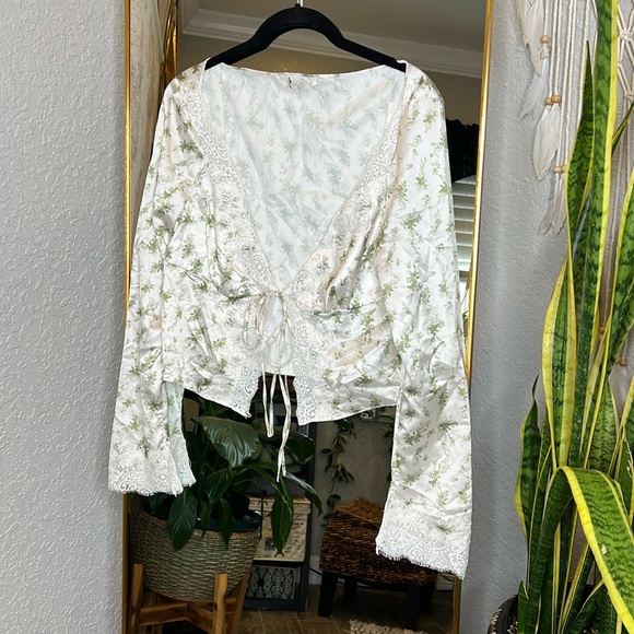 House of CB 'Clarissa' Garden Print Lace Trim Top - Picture 5 of 7